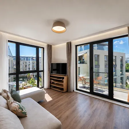 Azur Luxury - Private Garage - Steps From The Apartment